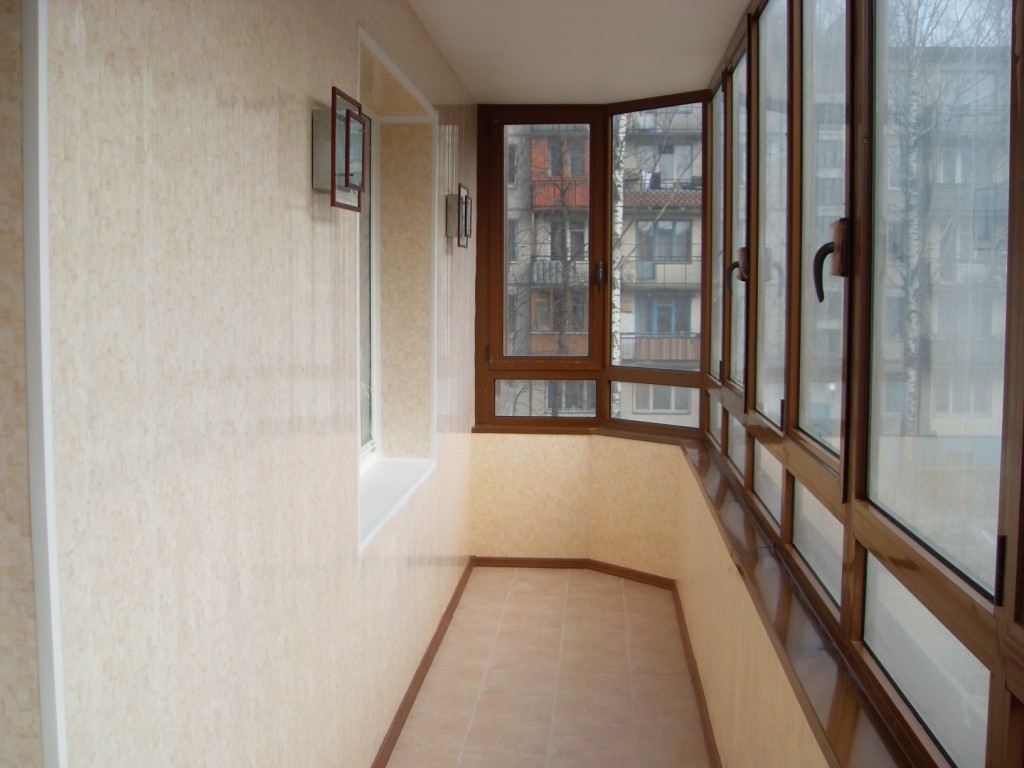 отделка балкона пластиковыми панелями фото