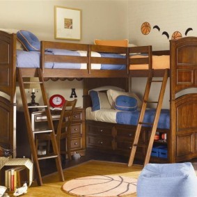 Двухъярусная кровать в комнате мальчиков