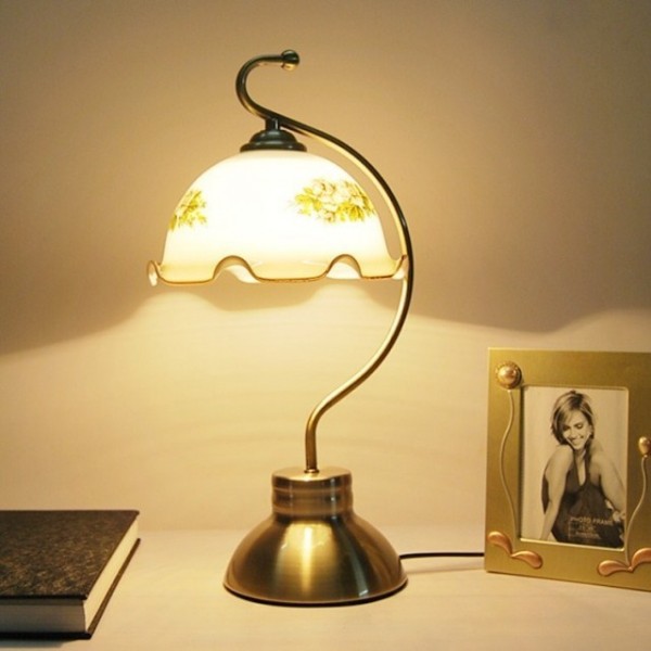 Светодиодная лампа на кровать