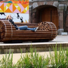 Скамейка-лежак из толстого бамбука