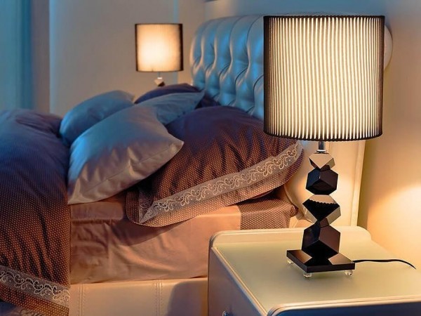 Лампа для изголовья кровати