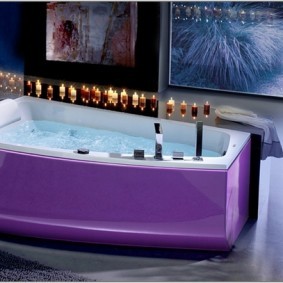 Сиреневая ванна в современном стиле