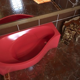 Красная ванна каплевидной формы