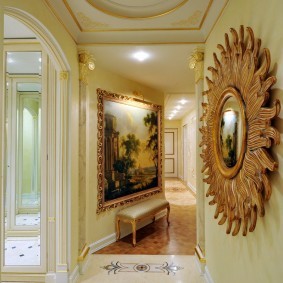 Красивый коридор в частном доме