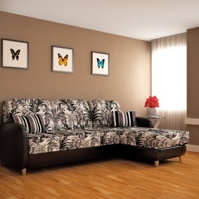 коричневый диван в гостиной дизайн фото