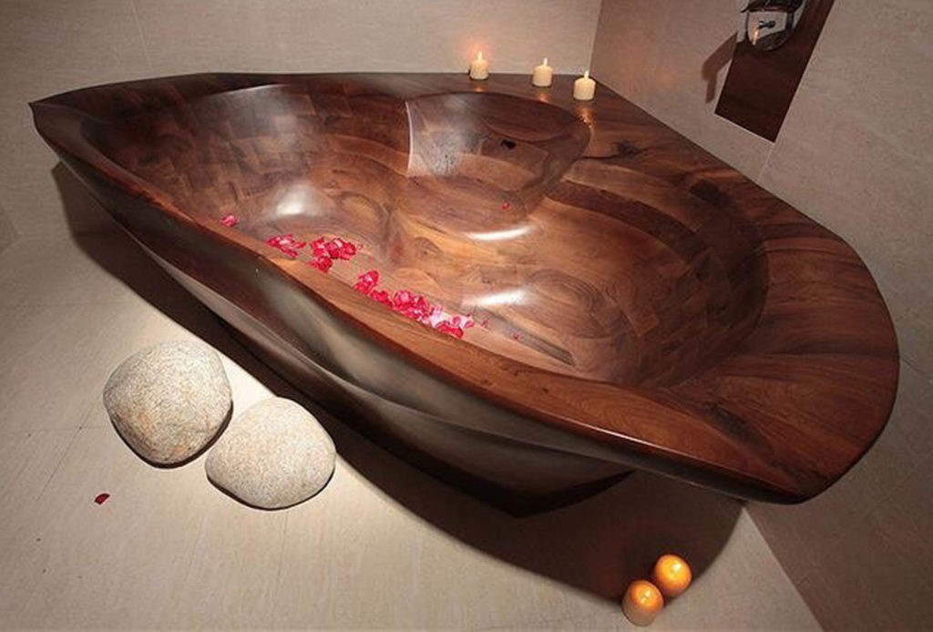 Угловая ванна из влагостойкой древесины