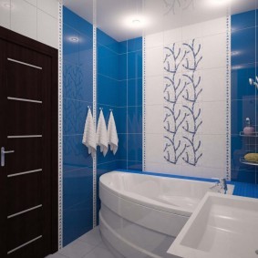 Отделка синей плиткой стен в ванной комнате