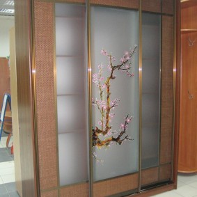 Купейный шкаф с матовыми стеклами