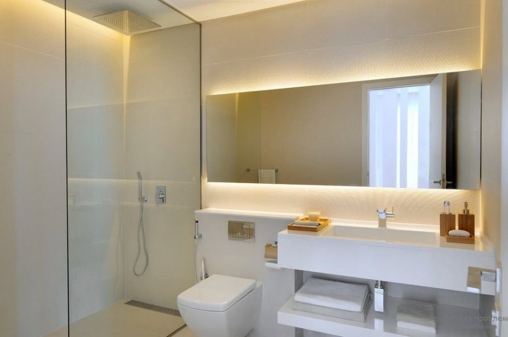 Красивая подсветка зеркала в ванной современного стиля интерьера