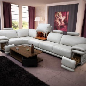 Угловой диван с обивкой из эко-кожи