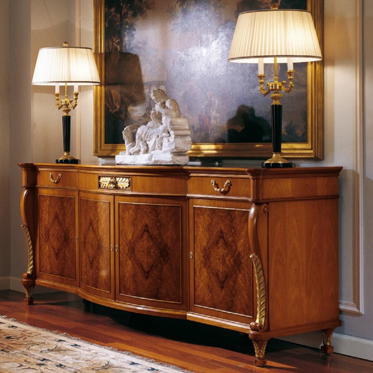 Деревянный комод в гостиной классического стиля