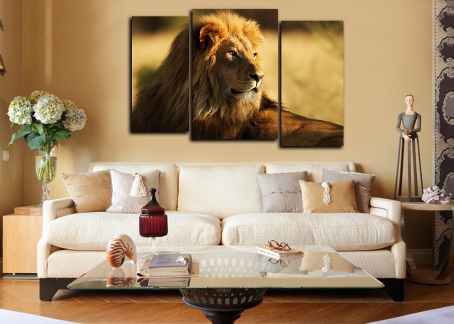 Лев на модульной картине в гостиной