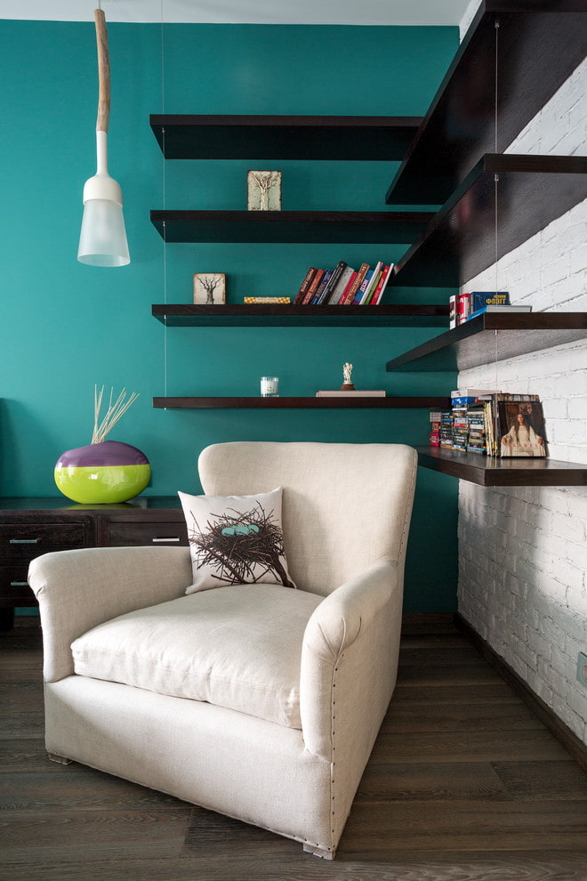 Современные полки для гостиной – декорируем комнату стильно!