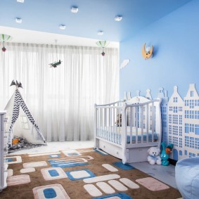 Голубые стены в детской комнате