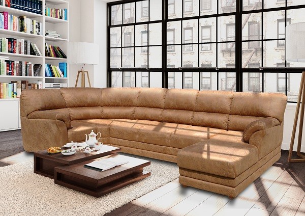 Серый диван и коричневая мебель в интерьере