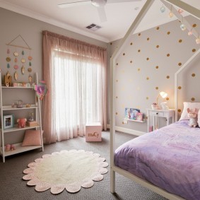 Детская комната в мансарде загородного дома