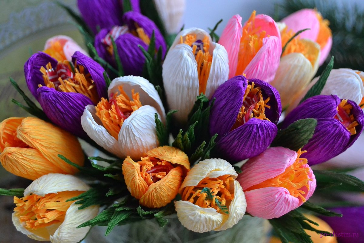Как сделать красивые цветы из гофрированной бумаги